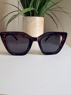 Tortoiseshell Cat-Eye Women’s Sunglasses